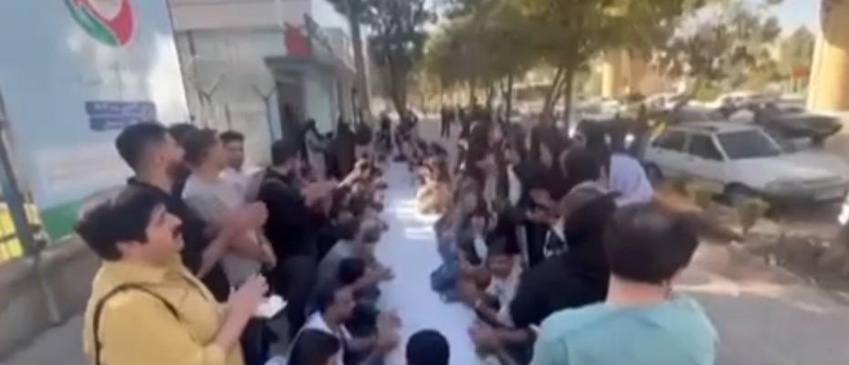 تجمع اعتراضی برگزار کردند.