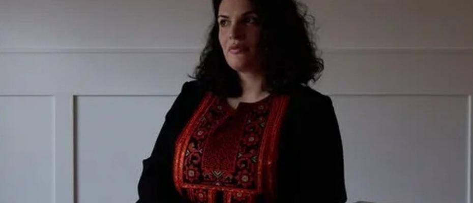 زانکۆیەکی ئەمریکی هەوڵی دەرکردنی مامۆستایەکی ئێرانی دەدات؛ بەهۆی ستایشی خامەنەیی