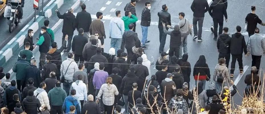 اعتراضات ضد جمهوری اسلامی به کرمانشاه، اصفهان و مشهد کشیده شد