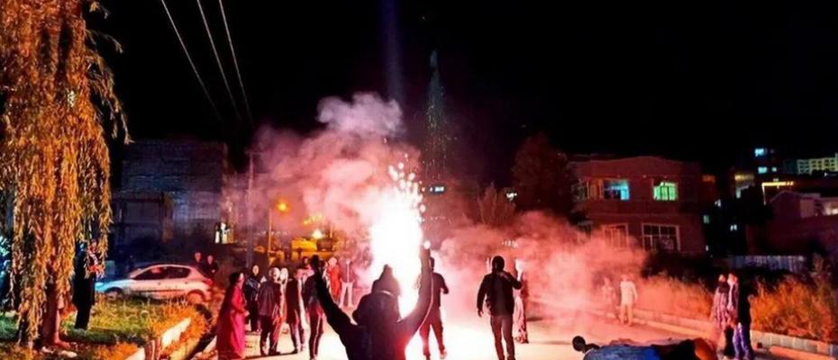 علاوه بر مقامات آلمان، مقامات سایر کشورها نیز از قطع اینترنت در ایران انتقاد کرده و کشتار معترضان را غیرقابل قبول دانسته‌اند.