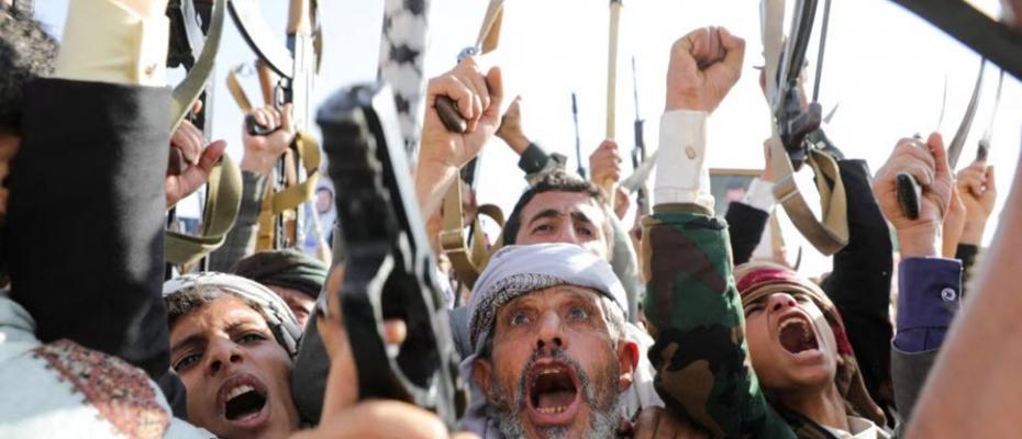 آمریکا با تحریم‌های تازه شبکه‌های تأمین مالی و تسلیحاتی حوثی‌ها را هدف گرفت وزارتخانه‌های امور خارجه و خزانه‌داری آمریکا با صدور بیانیه‌هایی از تحریم چند فرد و نهاد و یک فروند کشتی به دلیل نقش‌شان در پشتیبانی از حوثی‌های تحت حمایت جمهوری اسلامی خبر دادند. در بیانیه‌ای که تامی پیگت، قائم مقام ‌سخنگوی وزارت امور خارجه آمریکا، روز جمعه ۲۶ دی صادر کرد آمده است که ایالات متحده شبکه‌های مختلفی را که «از طریق انتقال نفت، تهیه سلاح، و خدمات مالی از تروریست‌های حوثی مورد حمایت رژیم ایران حمایت می‌کنند» تحریم کرده اس