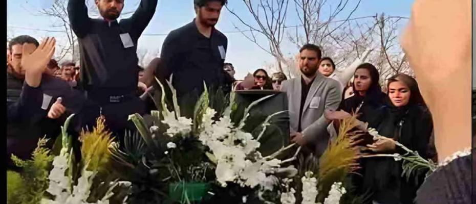 “Death to Khamenei” Chanted at 40-Day Memorials for January Protest Victims in Kurdistan Reports and videos from Iranian Kurdistan indicate that on Tuesday, February 17, thousands gathered at the graves of victims of the January protests across several cities — including Abdanan, Malekshahi, Eslamabad-e Gharb, Kermanshah, Khorramabad, and Kuhdasht — to mark the 40th day since their deaths. Participants commemorated the victims of the large-scale killings by security forces of the Islamic Republic of Iran an