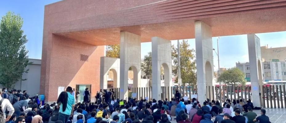 محرومیت دست‌کم ۱۰ دانشجو از تحصیل در دانشگاه سجاد مشهد