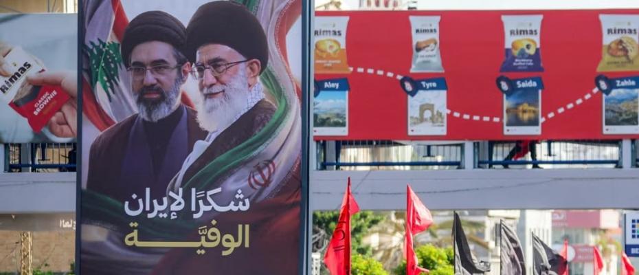 انتقادهای گسترده از نصب پوسترهای خامنه‌ای در بیروت